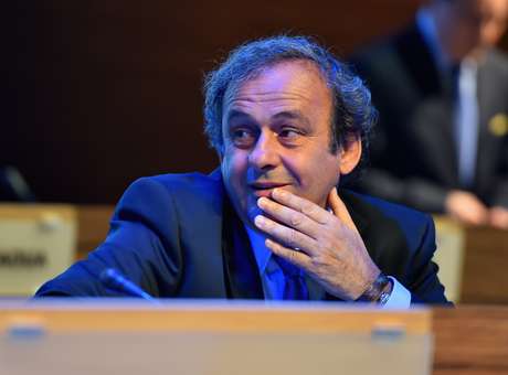 OFF:Platini quer futebol com cinco substituições e cartão branco