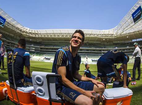 Palmeiras passa de 60 mil sócios e cola no Corinthians