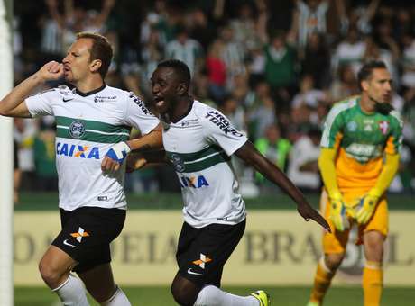 Coritiba mantém tabu de não perder pro Palmeiras no Couto
