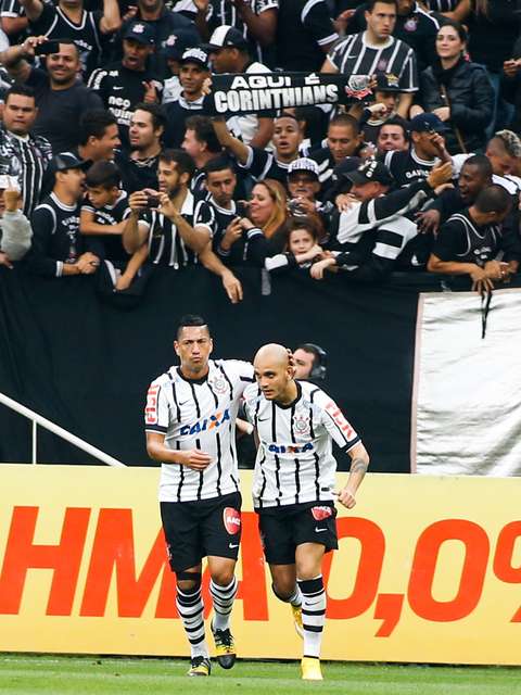 Cartão após jogo tira Ralf de jogo; Petros está à disposição