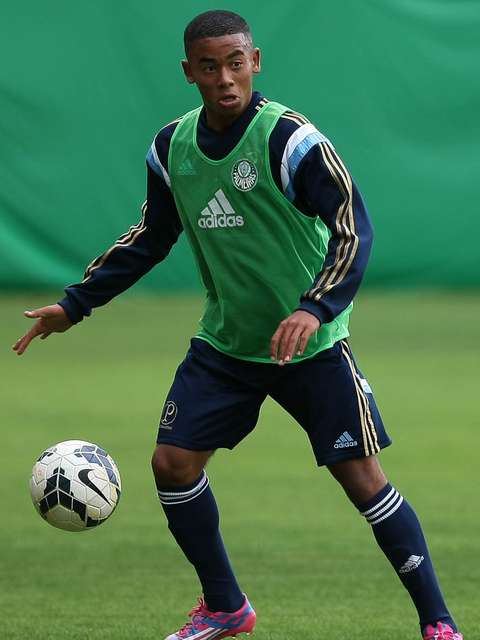 Técnico da base compara prodígio do Palmeiras a Kaká