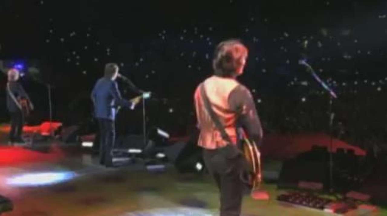Paul abre show em SP com Eight Days a Week, dos Beatles