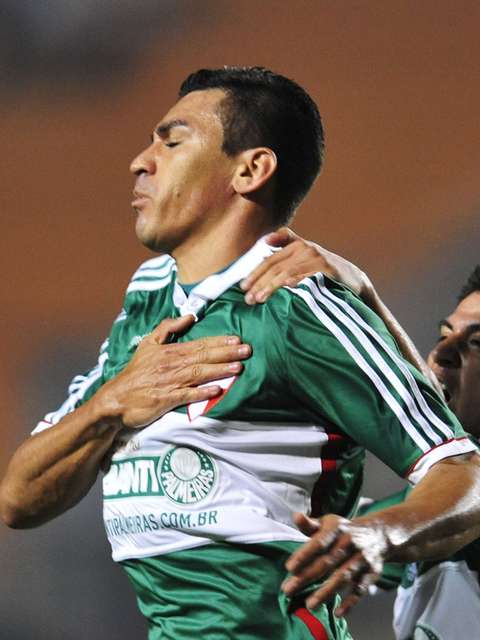 Lúcio decide contra desafeto e dá fôlego ao Palmeiras