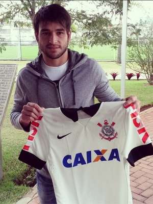Depois de jogar a Copa, Lodeiro se apresenta ao Corinthians