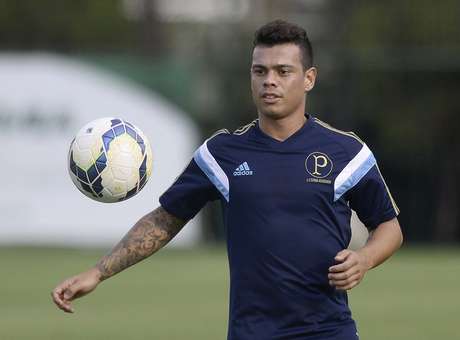 Bernardo não agrada Gareca e já negocia com Vitória
