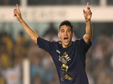 Gareca quer definir posição de 