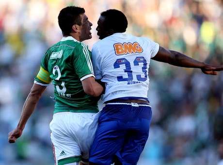 Lúcio revê jogada e se desculpa por chamar Manoel de covarde