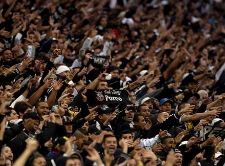 Torcida do Corinthians se prepara para lotar Arena Pantanal