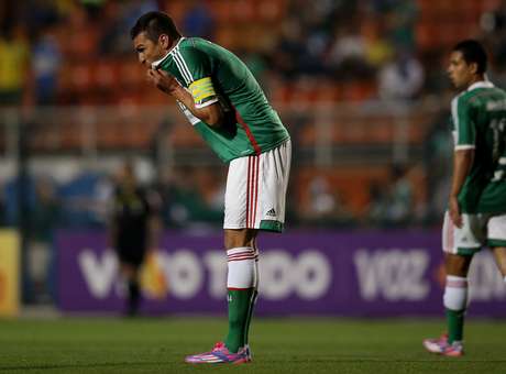 Após bronca, Lúcio elogia 