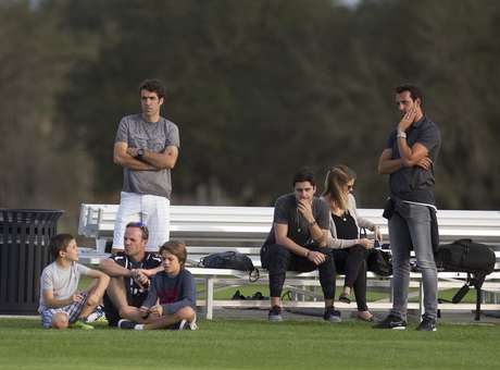 Diante de Barrichello, Corinthians ajusta time para estreia