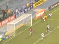 Deivid chutou na trave em lance sem goleiro; Vasco virou o jogo e vai decidir o t�tulo da Ta�a Guanabara. Foto: Reprodu��o