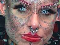Advogada de 35 anos � conhecida como 'Mulher Vampira'; capital sedia evento para amantes da arte corporal. Foto: Reprodu��o
