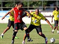 Confirmado no cl�ssico, Adriano quer esquecer confus�o com a noiva. Foto: Vipcomm
