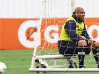 Adriano continua em busca de melhor forma f�sica para jogar Foto: Roberto Vasquez/Futura Press