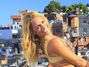 Alessandra Mattos foi at� uma comunidade para fazer o ensaio sensual. Foto: Divulga��o