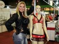 Modelo de 39 anos ficou conhecida por ter sido submetida a in�meras cirurgias pl�sticas. Foto: Daniel Pinheiro/Ag. Objetiva Press/Divulga��o