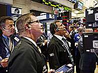 Operadores observam bons dados da economia americana divulgados nesta quinta. Foto: AP
