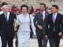 Ao lado de Beckham, princesa Ana carrega a chama ol�mpica devidamente protegida. Foto: Getty Images