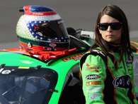 Danica Patrick � tamb�m conhecida por seu g�nio forte; americana foi flagrada brigando com a tamb�m piloto Milka Duno. Foto: AFP