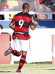 No retorno de Love, Flamengo vence e adia defini��o da semi. Foto: Cleber Mendes/Ag�ncia Lance