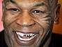 Mike Tyson usou dentes de ouro para substituir a falta dos verdadeiros. Foto: Reprodu��o
