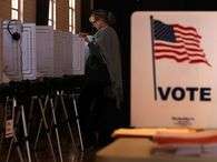 Mulher vota em seção eleitoral na Igreja Presbiteriana St. Andrew em Sandy Springs, Geórgia. Foto: AFP