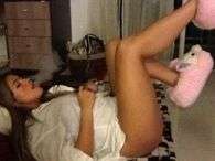 A ex-BBB postou foto fumando narguil�. Foto: Twitter/Reprodu��o