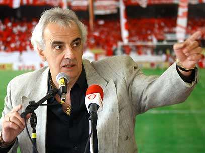 Fossati chega e d&aacute; 'pux&atilde;o de orelha' em D'Alessandro. Foto: Lucas Uebel/VIPCOMM/Divulga&ccedil;&atilde;o