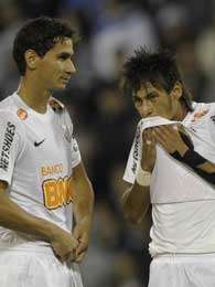 Santos sofreu com a press�o dos argentinos e perdeu por 1 a 0. Foto: AFP