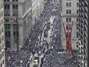 Multid�o de torcedores do New York Giants foram �s ruas da cidade de Nova York para celebrar o t�tulo do Super Bowl XLVI. Foto: Reuters