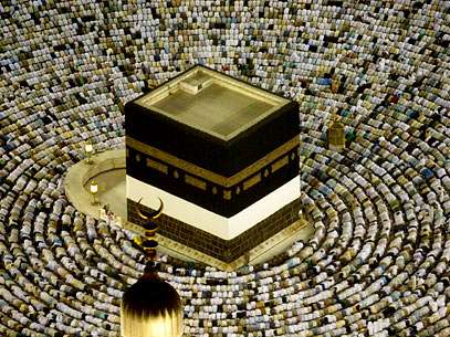 Mul�umanos rezam antes da peregrina��o do Haj deste ano. Foto: Reuters