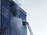 Inc�ndio atingiu o oitavo andar de um pr�dio, mas n�o deixou feridos. Foto: Ricardo Corr�a Le�o/vc rep�rter