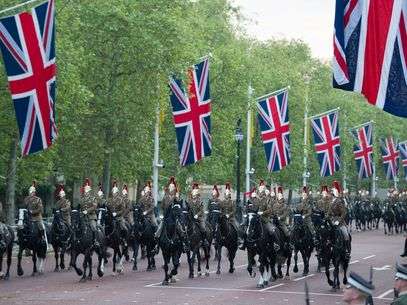 Soldados ensaiam para apresenta��es do Jubileu de Diamante da rainha Elizabeth II, que ser�o comemorados no Reino Unido em uma maratona festiva entre os dias 2 e 5 de junho. Foto: AFP 