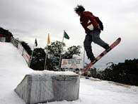 V�rias cidades do Brasil possuem pista artificial para a pr�tica de esqui. Foto: Divulga��o
