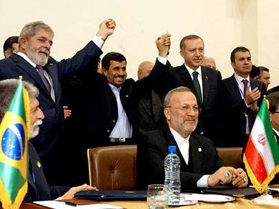 Brasil, Irã e Turquia comemoram assinatura de acordo nuclear. 
Foto: AFP