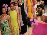 A estilista brasileira Daniella Helayel está mais prestigiada do que nunca no mundo fashion britânico. E o desfile da grife criada por ela, Issa London, neste sábado (15), segundo dia da semana de moda de Londres, confirmou isso. Foto: AFP