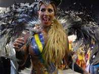 A rainha de bateria da Gavi�es da Fiel, Tatiane Minerato, trocou de fantasia durante o desfile da escola. Foto: Amauri Nehn/AgNews 
