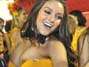 No camarote da Devassa, uma das coelhinhas da Playboy foi tra�da pelo corpete ultra-apertado e acabou com os seios � mostra . Foto: Ricardo MAtsukawa/Terra