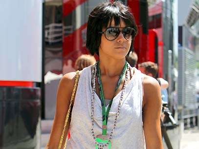Cantora Raquel del Rosario, mulher de Fernando Alonso, deve acompanhar corrida da Hungria. Foto: EFE