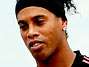 Ronaldinho foi uma das estrelas do lan�amento do uniforme. Foto: EFE