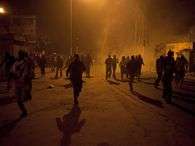Confrontos violentos explodiram na noite de sexta-feira em Dakar entre jovens opositores e policiais, depois que o Conselho Constitucional publicou a lista de candidatos admitidos para a elei��o presidencial de fevereiro. Foto: Reuters