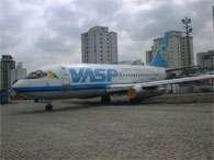 Boeing 737-200, que estava sem licen�a para voar, foi arrematado por R$ 133 mil - a aeronave era avaliada em R$ 100 mil. Foto: Divulga��o