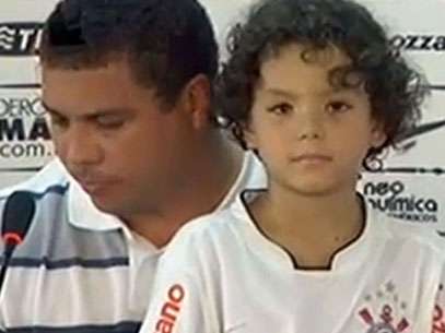 Acompanhado dos filhos, Ronaldo diz ter distúrbio e lamenta críticas sobre peso. Foto: Reprodução Acompanhado dos filhos, Ronaldo diz ter distúrbio e lamenta críticas sobre peso. Foto: Reprodução