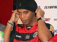 Ronaldinho fala à imprensa como jogador do Flamengo. Foto: Maurício Val/Vipcomm