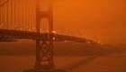 'Parece o apocalipse': fumaça de incêndios deixa o céu de São Francisco laranja escuro