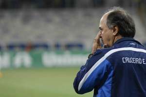 Indignado com erros, Marcelo Oliveira pede mais atenção ao líder