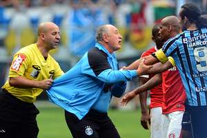 Felipão diz que pediu para jogadores respeitarem Inter