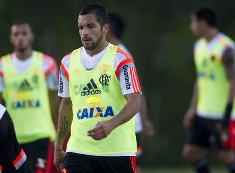 Luxemburgo sai em defesa de volante argentino no Flamengo