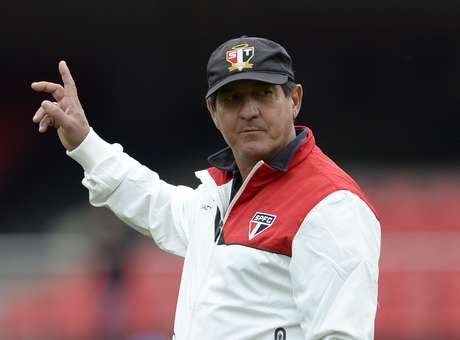 Muricy deixa time em aberto e não revela substituto de Pato
