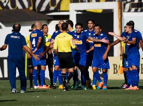 Cruzeiro treina forte e busca Tríplice Coroa em uma semana